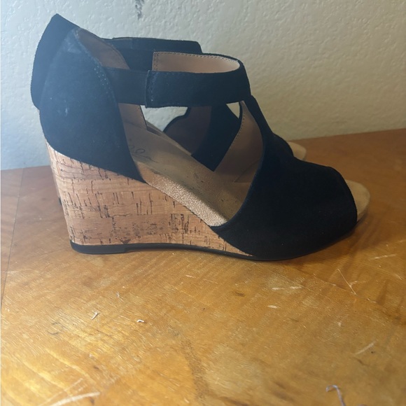 Abella Womens Shoes Hydra Strappy Black Suede Casual Wedge Heels Size 6.5 - Picture 3 of 10
